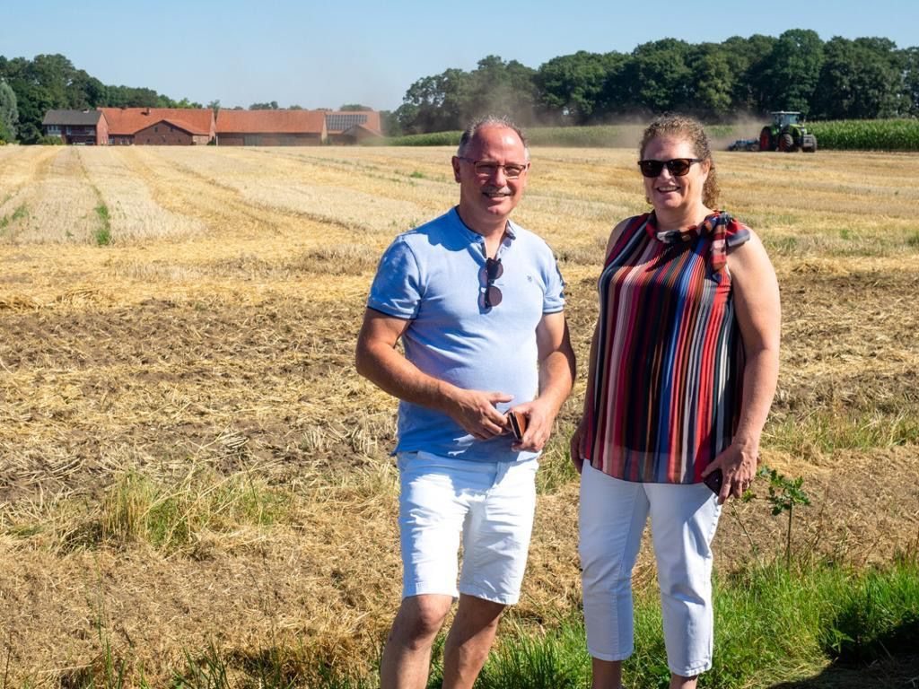 Yolanda Loo-Bessems und Guido Loo an der Absturzstelle in der N&auml;he des Hofes Gro&szlig;e Inkrott