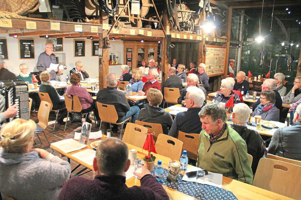 Beim plattdeutschen Abend im Heimathaus sorgten viele Akteure f&uuml;r ein gutes Gelingen. Foto: Anne Reinker
