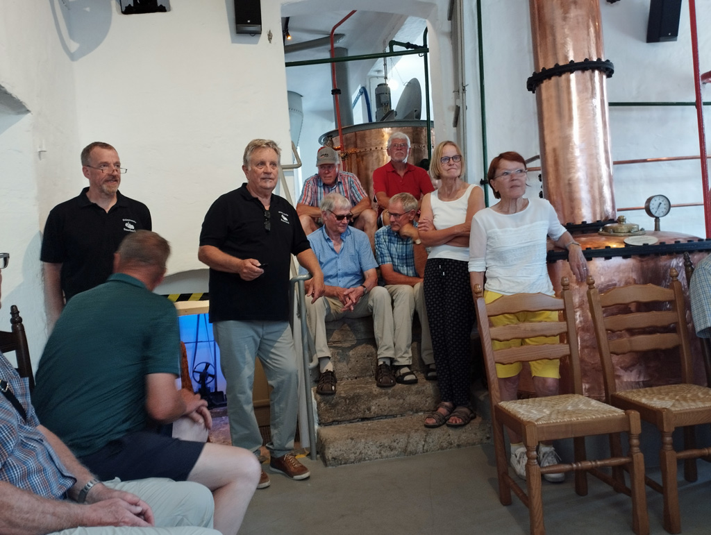 Heimatfreunde erhielten Einblick in Brennereitechnik