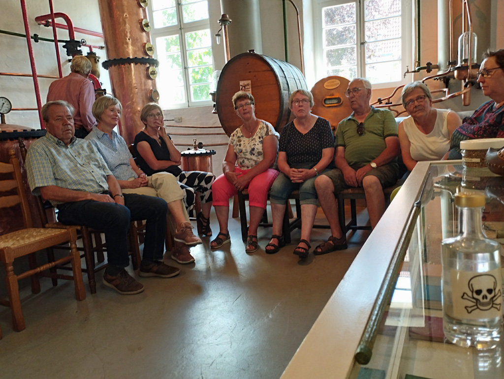 Heimatfreunde erhielten Einblick in Brennereitechnik