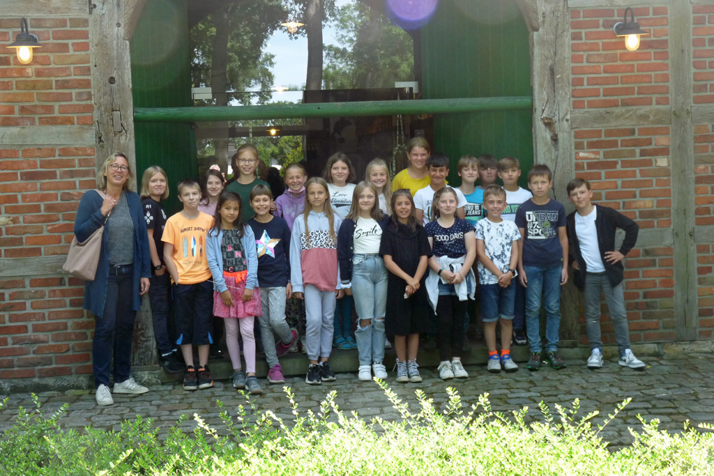 Klasse 4A der Ambrosiusschule besucht das Heimathaus