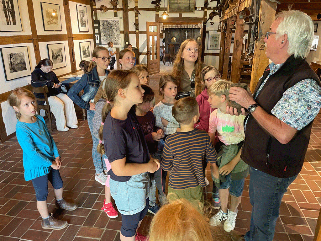 Alfred Stillers Führung interessiert sehr