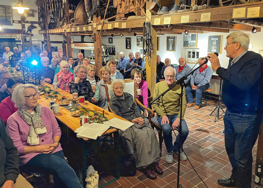 Franz-Josef Elberich begrüßt die Besucher