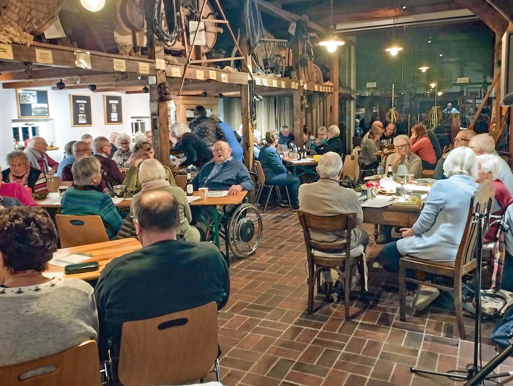 70 Gäste im muckelig warmen Heimathaus
