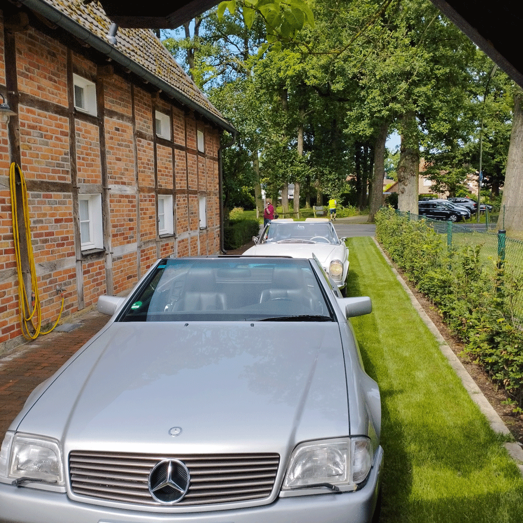 Oldtimer am Heimathaus