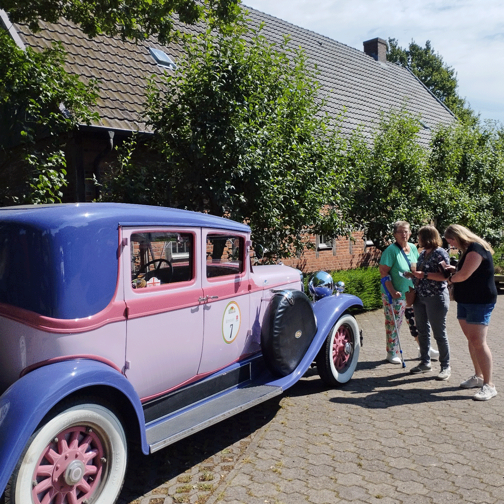 Oldtimer am Heimathaus