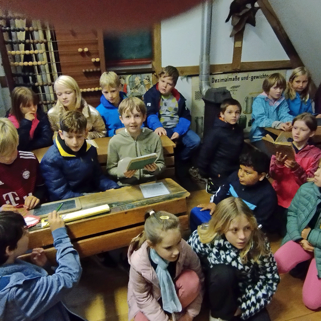 Besuch aus der Ambrosius Grundschule im Heimathaus
