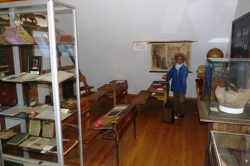 Obergeschoss, Schulklasse aus den Jahren 1930-1950