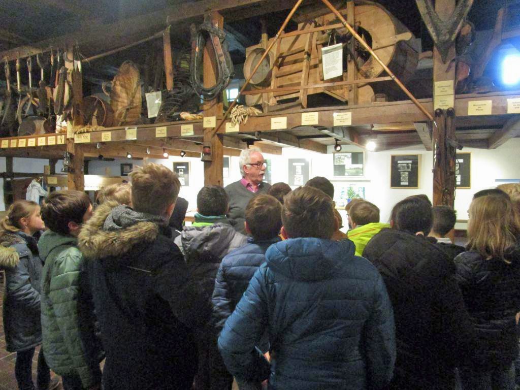 Klasse 4B der Assisi-Grundschule im Heimathaus